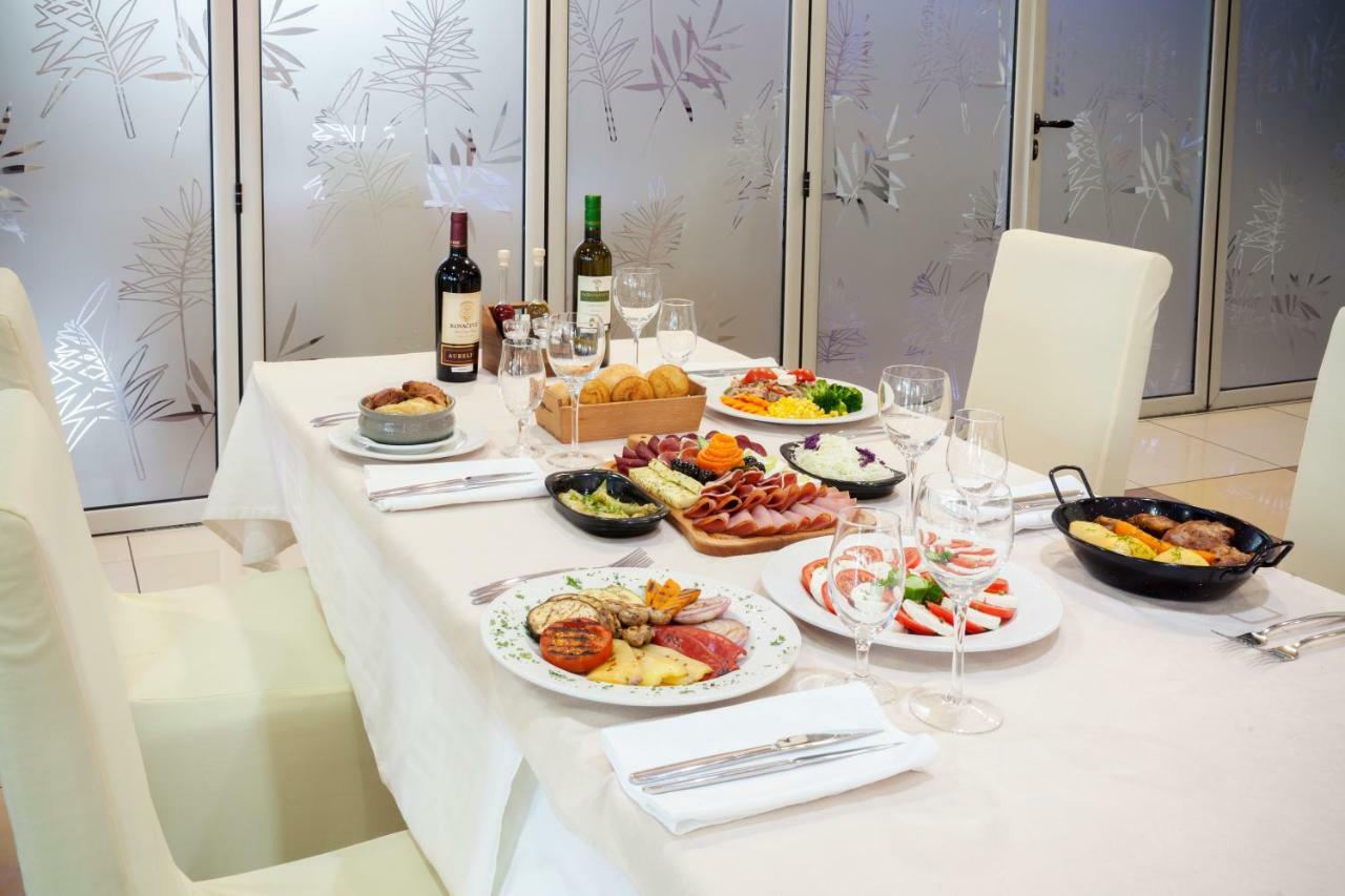 Hotel Livade Čačak المظهر الخارجي الصورة